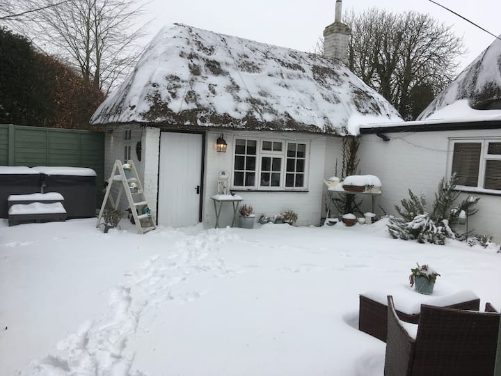 Cosy little country cottage with luxury hot tub