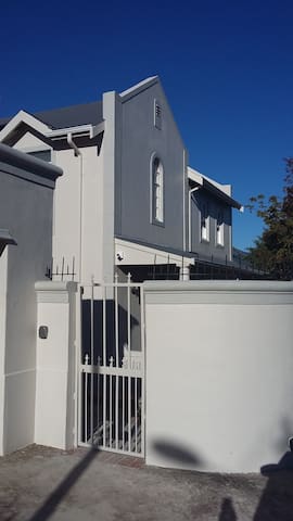 Victorian Karoo Cottage in Cape Town