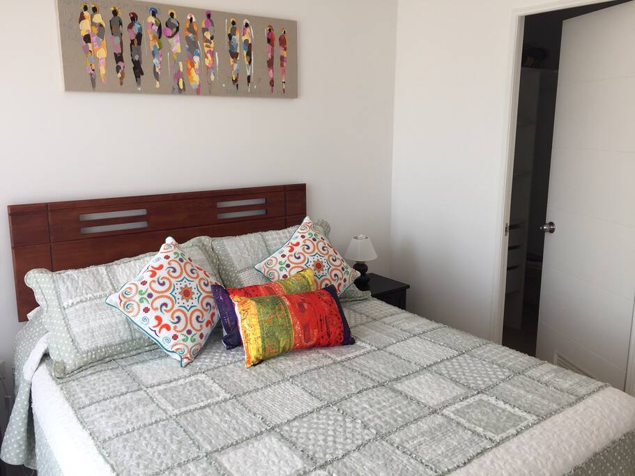 DORMITORIO PRINCIPAL. CAMA MUY COMODA
