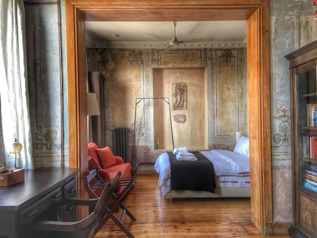 Exquisite Beauty in Istanbul, Galata gallery image 4