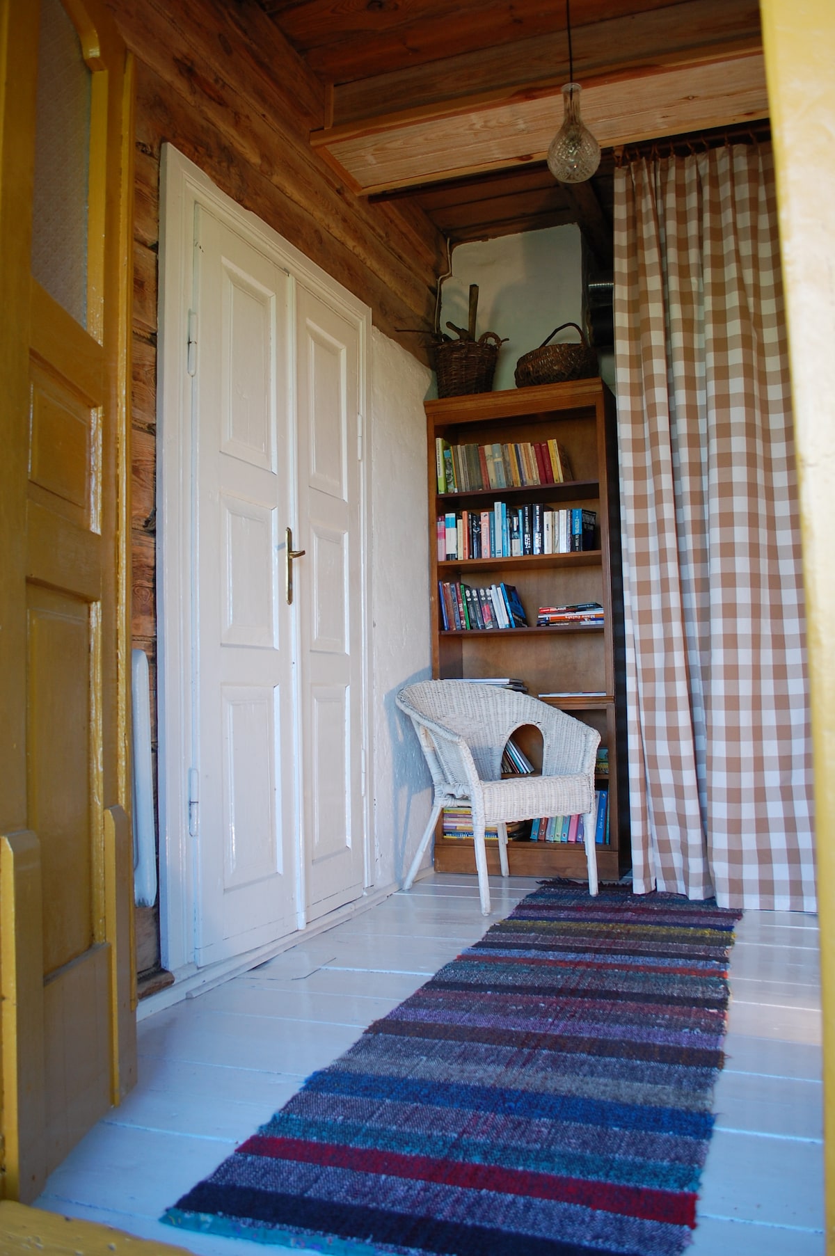 A front wall with a library...