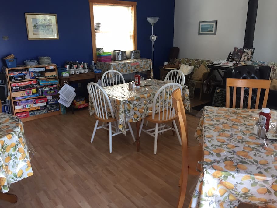 Breakfast/games room