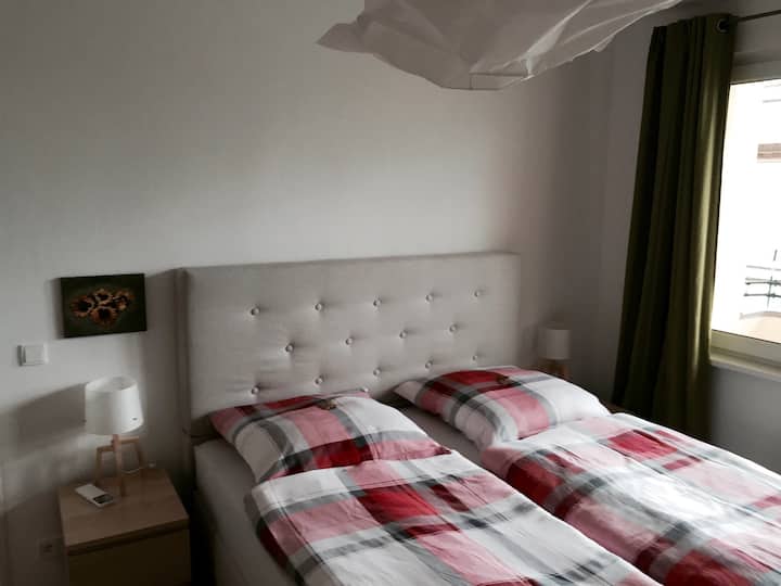Spavaća soba s KREVETOM s oprugama 180X200 i klima-uređajem