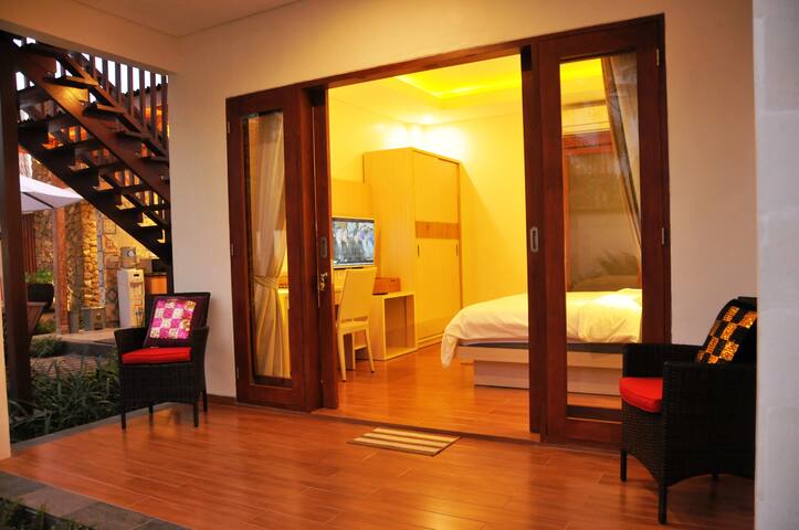 Cozy Room in Quiet Villa Close to Komune Beach