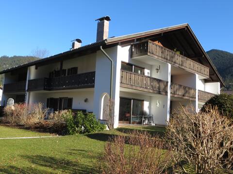 Quiet 1-room apartment with large terrace
