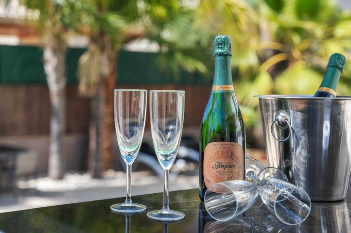 Vila SOL FELOSTAL,130m to beach,near airport&Palma gallery image 2