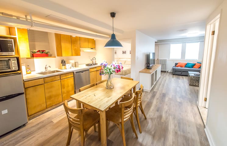 Bright GF 2BR 18 Minutes Time Square Upto 8 Guest