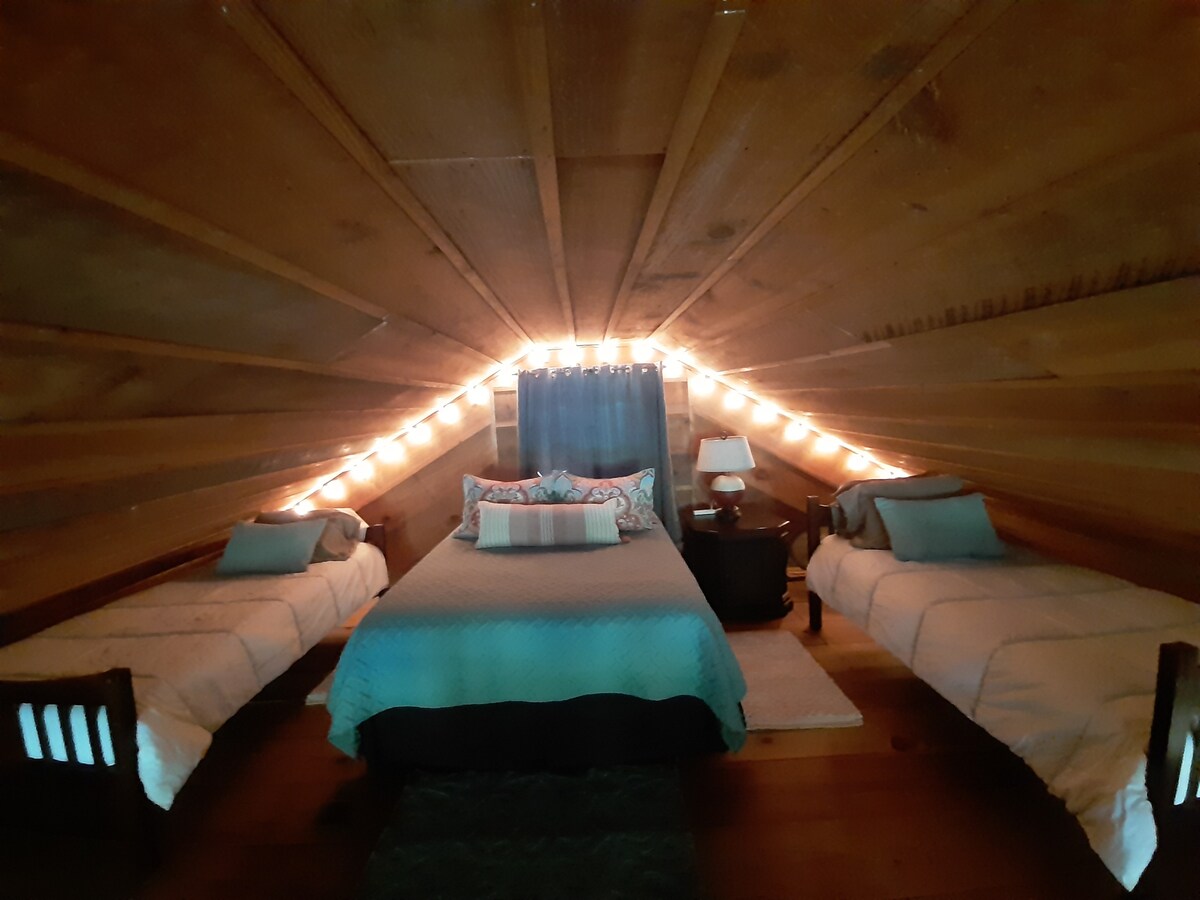 Loft （标准双人床和2张单人床）