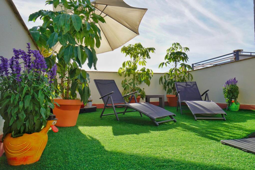 Roof top - > Solarium with shower (fresh water) to refresh yourself during sunbath
Terraza superior - > Solárium con ducha (agua fría) para refrescarse mientras toman el sol