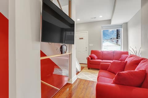 Top performing Airbnb: Romantic Hot Tub Getaway, Walk to Fells Point in Upper Fells Point
