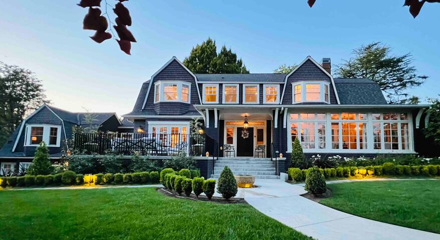 Romantic, Vintage Estate -University of Washington gallery image 3