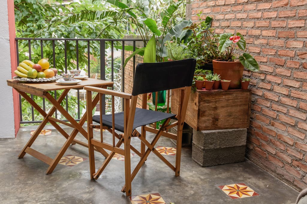 Esta varanda inspira um bom café da manhã ao ar livre.
