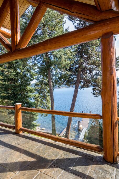 Log Cabin on the lake!