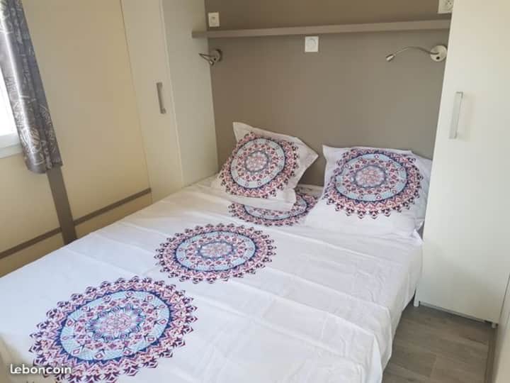 CHAMBRE PARENTS.  Lit 160