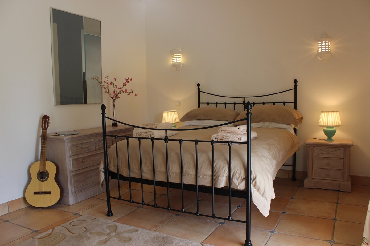 מיטה חדשה בחדר השינה הכפול - נראית טוב!