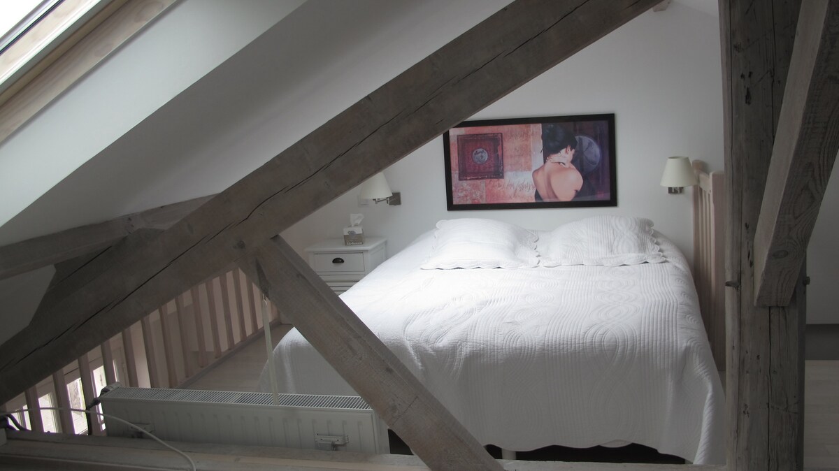 dhoma n°2 në mezzanine me 2 shtretër 80 x 190 mund të kombinohet në 1 160x190 tek