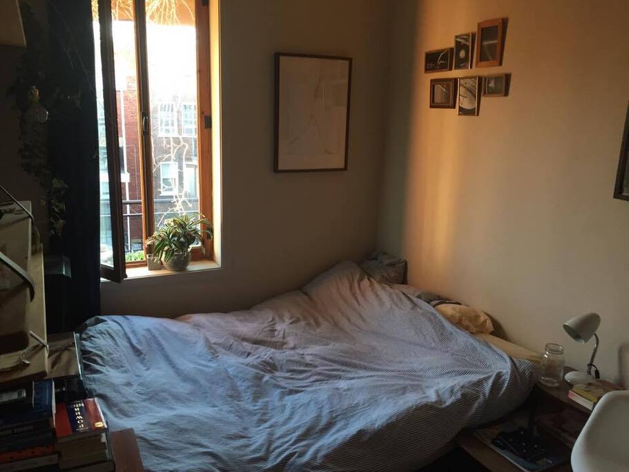 Private bedroom (2/3)