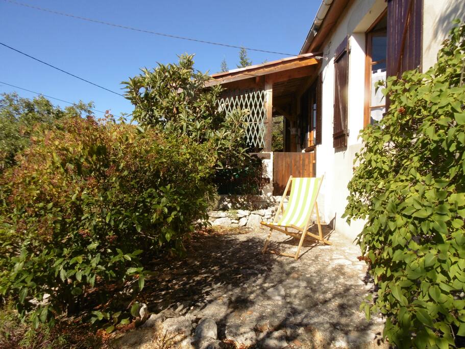 Bain de soleil sur la terrasse