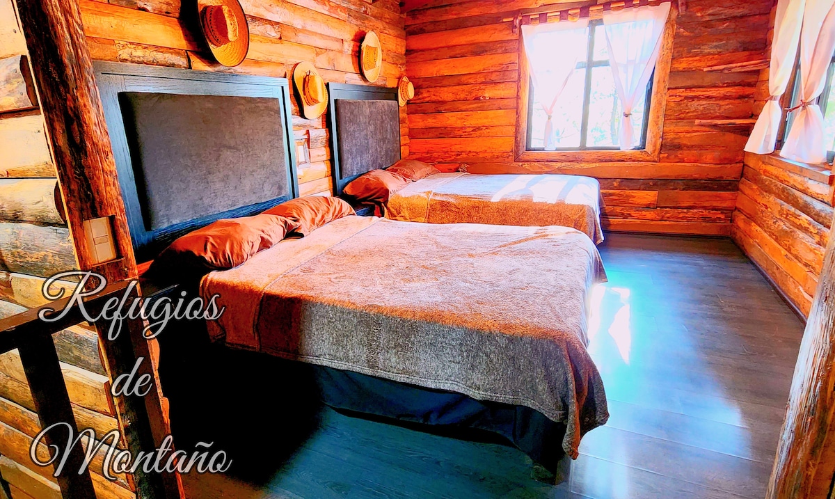 Rust zacht in deze rustieke cabine-sfeer, maar het comfort van een premium