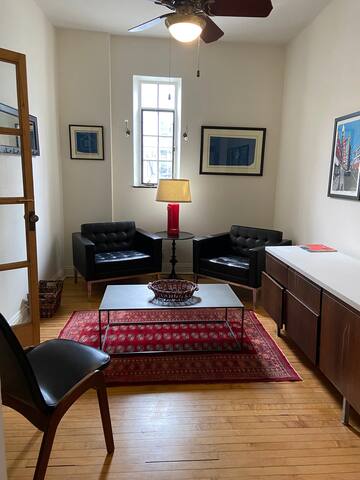 Historic Old Town, Fabulous 4 Bedroom Home gallery image 5