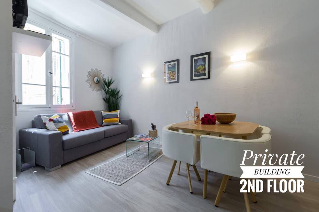 2ND FLOOR / 2IEME ETAGE