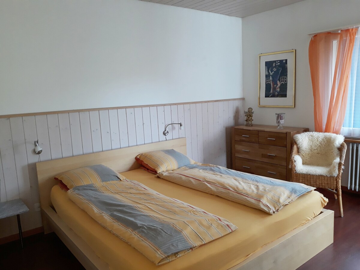 Spavaća soba 2 na gornjem katu  s bračnim krevetom