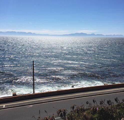 Lalapanzi lower deck gallery image 5