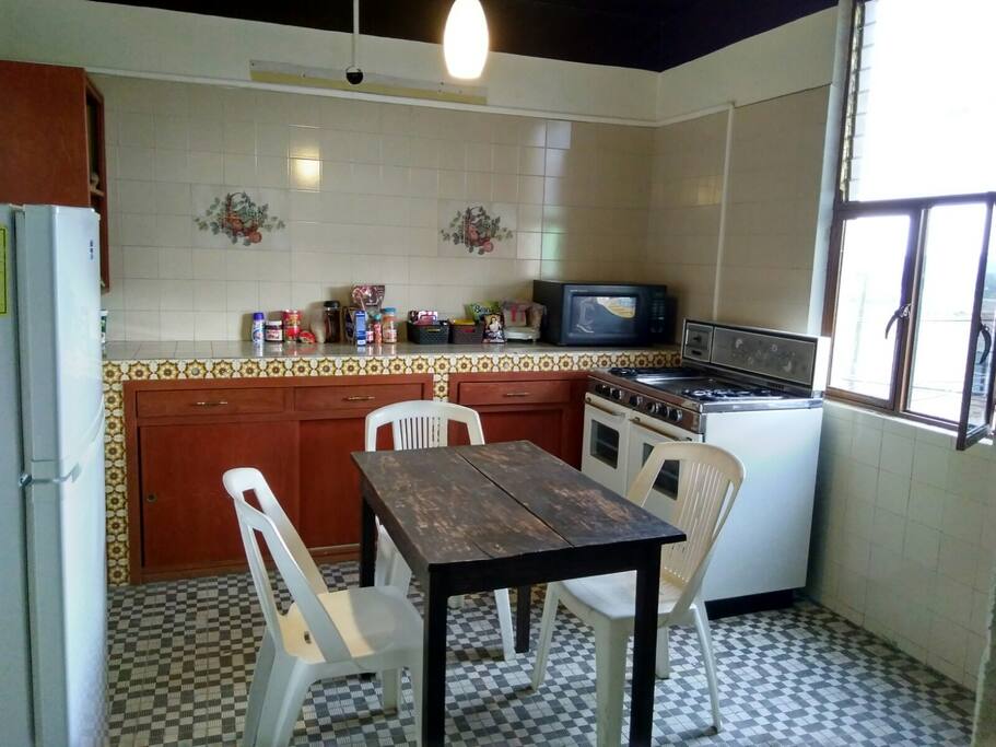 Zona de cocina equipada completamente