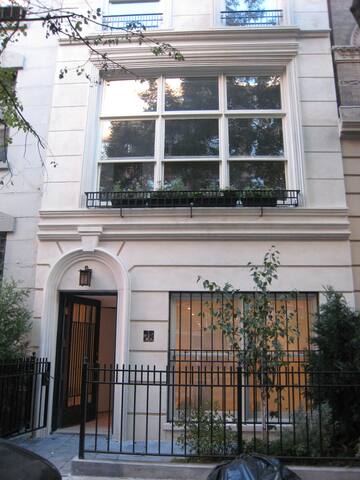 Magnificent Townhouse – Upper East Side – NYC gallery image 3