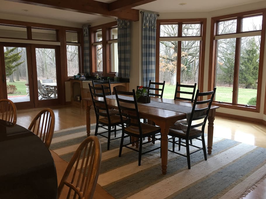 Kitchen eating area