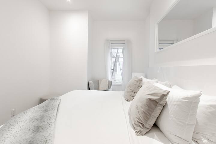 Disinfected Chic Apartment in Trendy Mile End gallery image 5