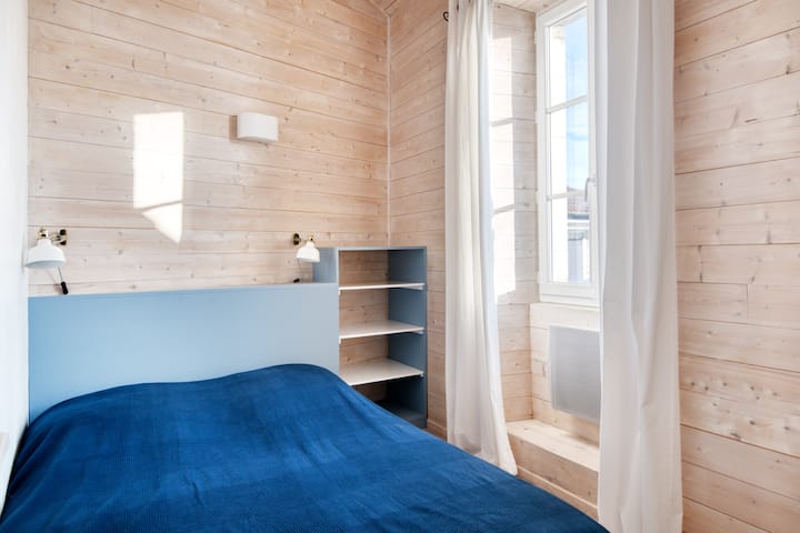 غرفة نوم بسرير مزدوج (أرضية)