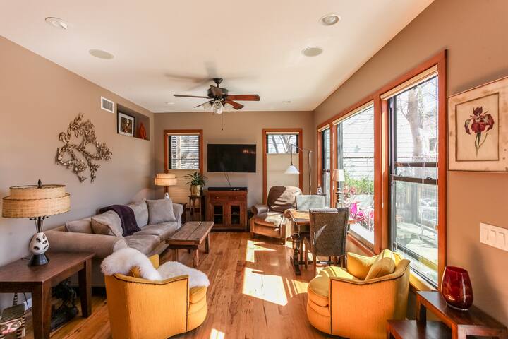 Equisite Central SoCo Cottage Rated “Excellent” gallery image 4