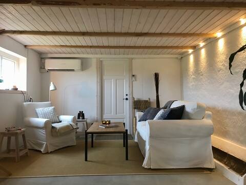Top Airbnb: Tjustorp. Stay in the middle of Österlen's wide fields! in Tomelilla
