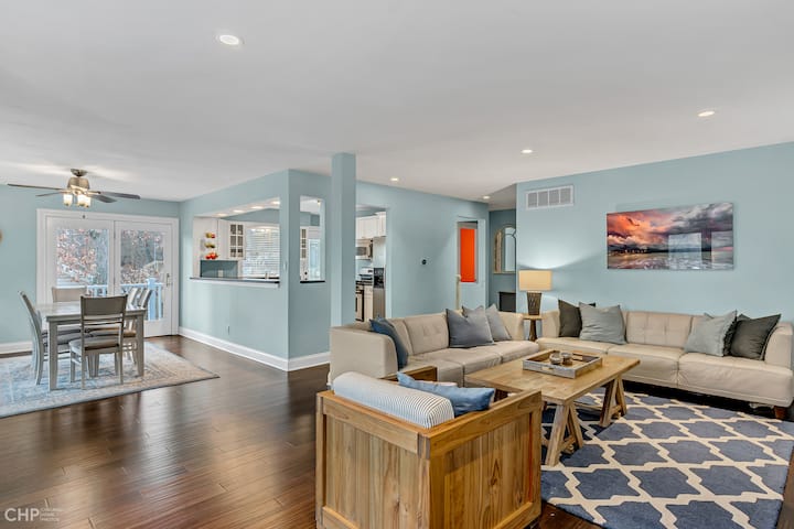 Entire Beach House A Block From Your Private Beach - Michigan City, IN
