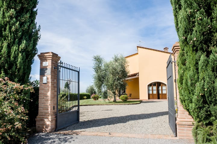 Villa Montevizzano for 5 ALL BILLS INCLUDED