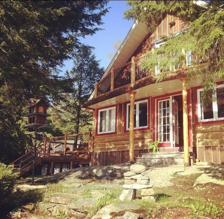 Rustic Log Cottage Waterfront View