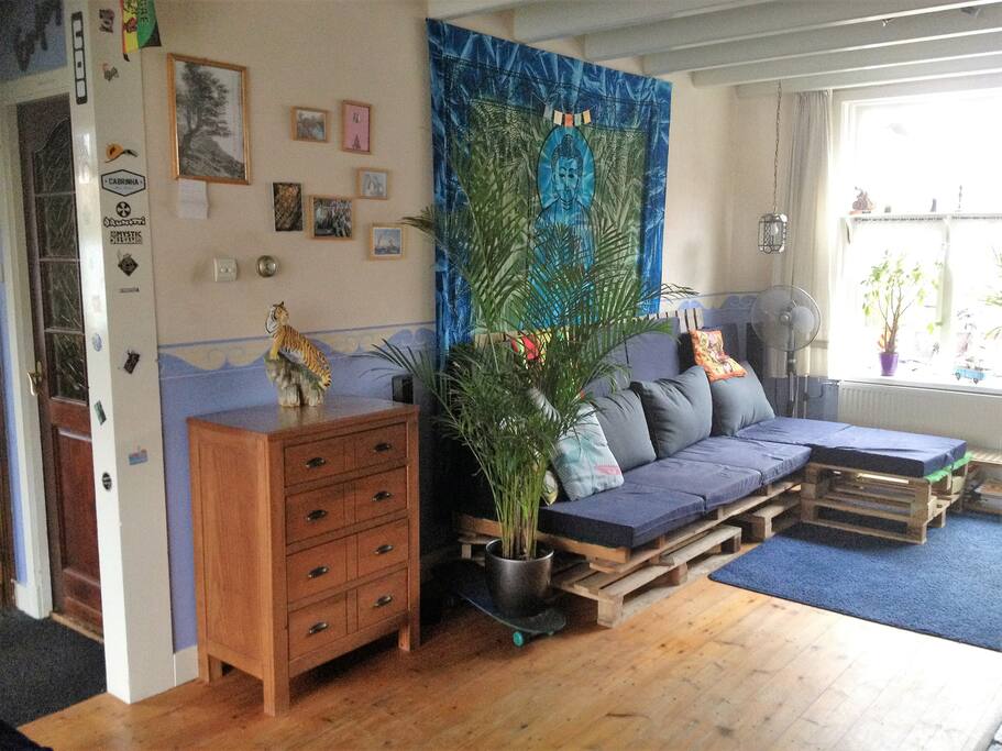 Woonkamer Links.