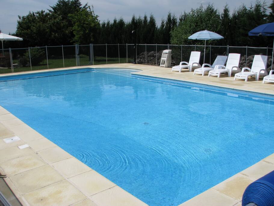 Piscine 12 x 6 m sécurisée