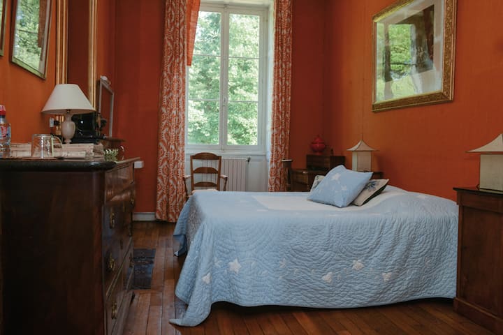 ห้องสีส้ม