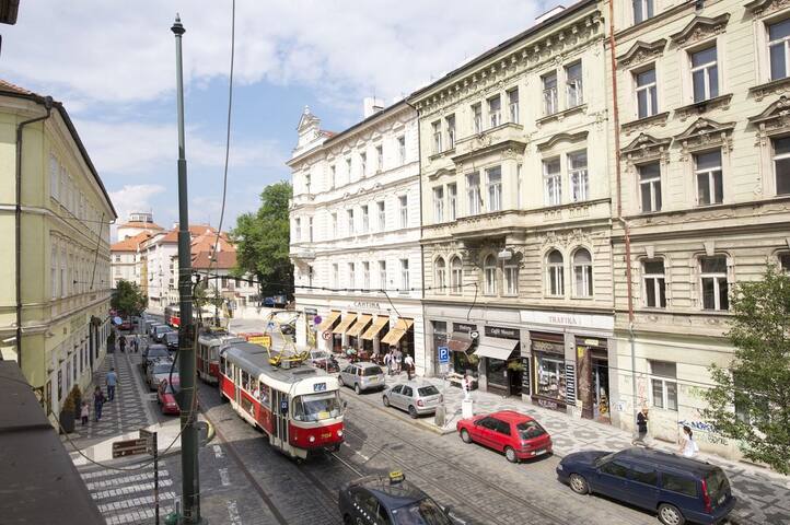 3 separace bedrooms + spacious living room 180sqm