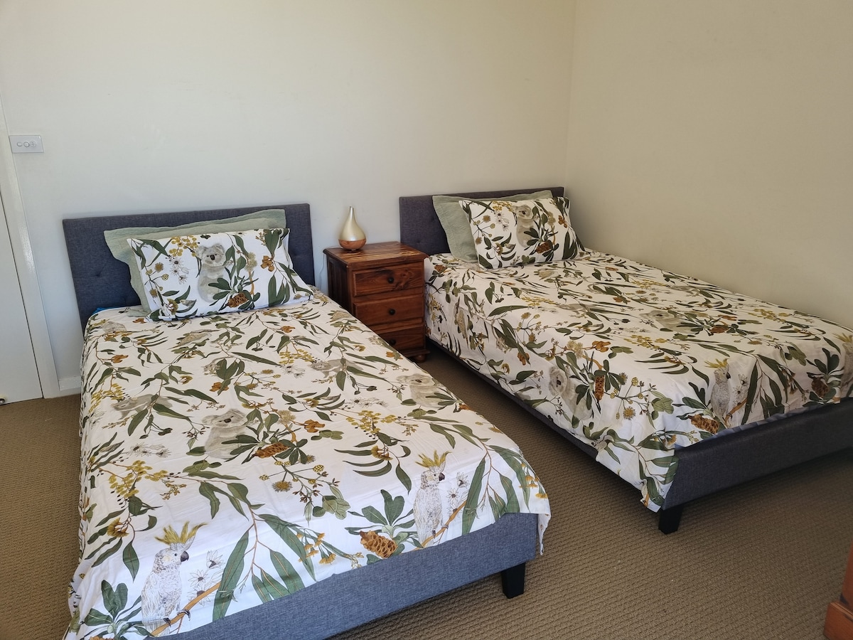 chumba cha kulala 3 - 2 x mfalme single