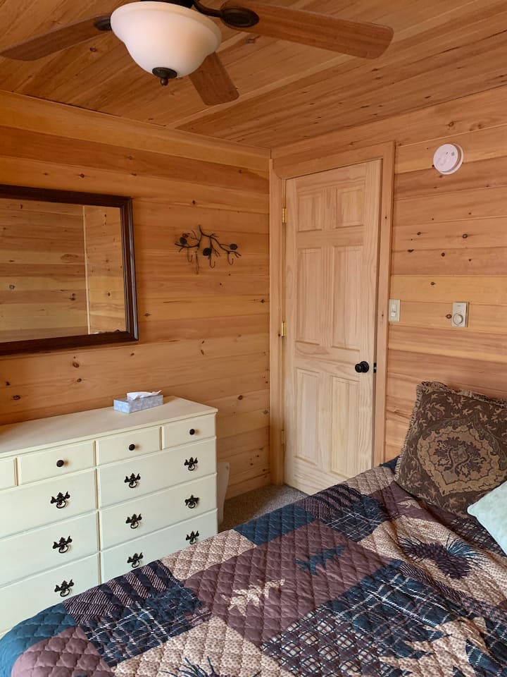 Dormitorio 3: muebles sencillos y cómodos