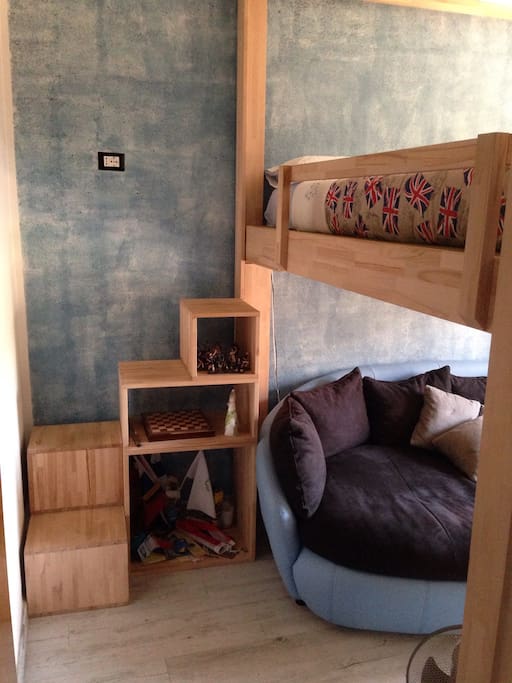 Stairs for bed