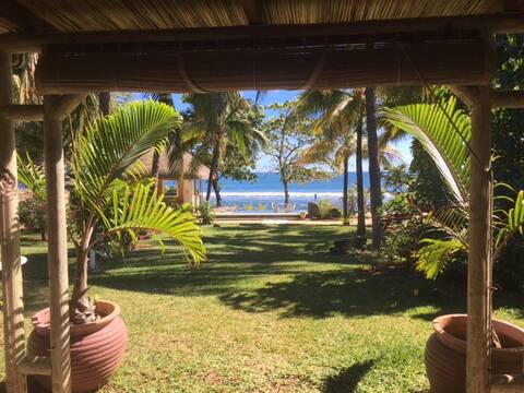 Beachfront Cottage with pool - Between Salt and Sea