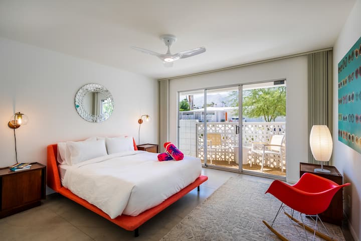 חדר שינה שלישי - מיטת קווין סייז עם פטיו 