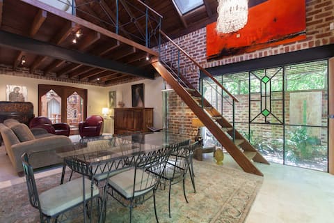 Beautiful Loft Home: walk to King's Pk, UWA, shops
