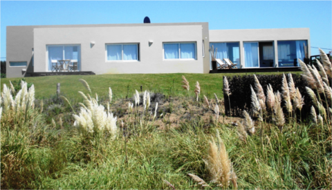 Oceanfront house, quiet and rugged place.