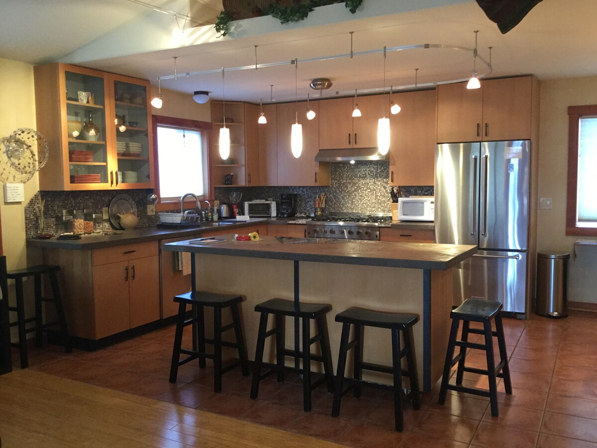 Shining Mountain 3 Br./2.5 Ba./Den/STR2023014 Houses for Rent in