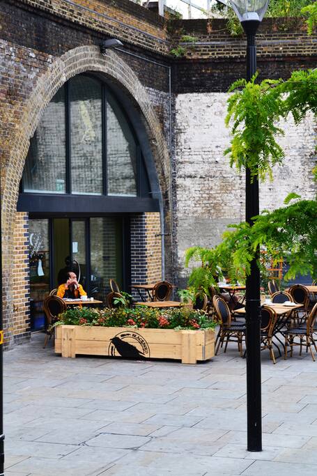 Blackbird bakery - in front of this flat, excellent for breakfast!